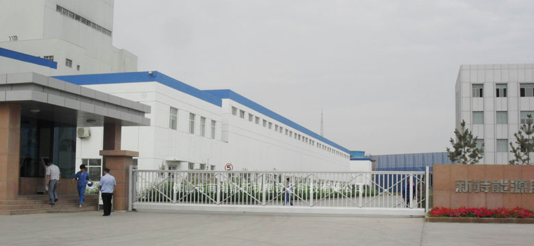 喜迎南北德信悬浮门成功安装在新疆新特新能建材有限公司大门口
